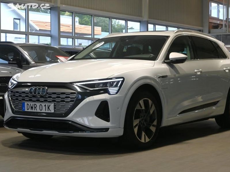 Audi Q8 e-tron, 55 Q 360k Pano Tažné BLIS